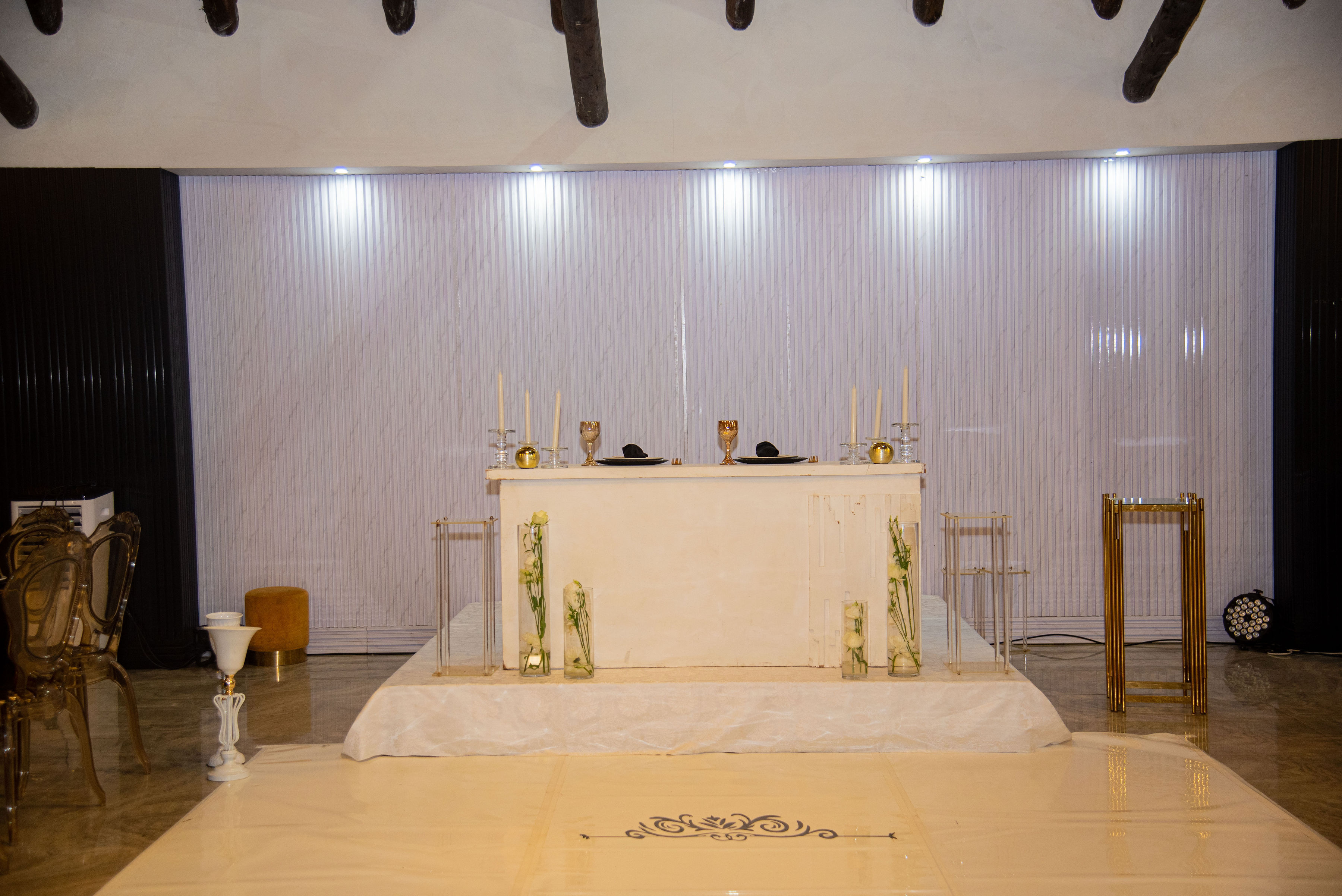 Peni Wedding - Bridal seating